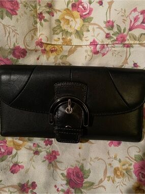 Vintage Coach Women's Black Leather Horseshoe Buckle Wallet